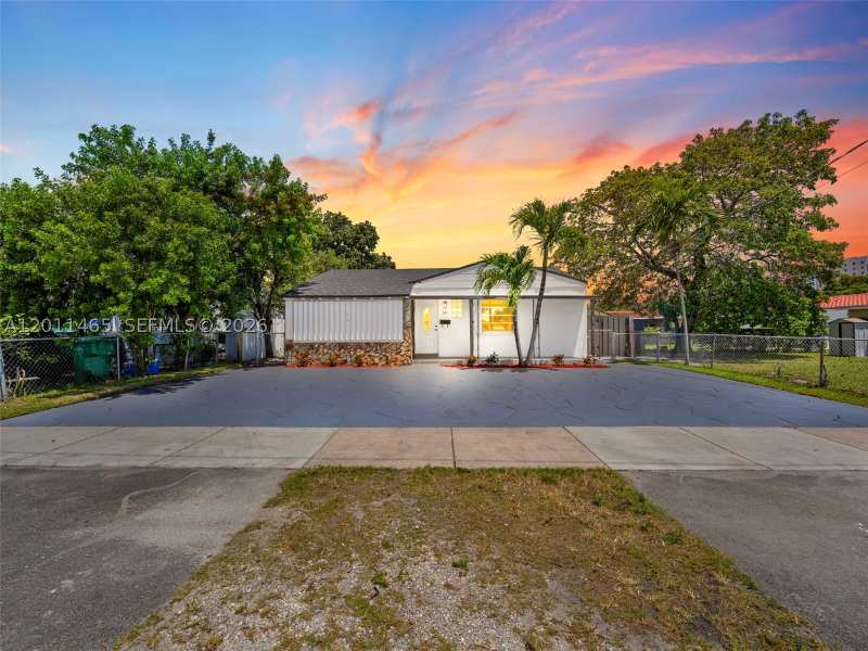 5 bedroom SingleFamilyResidence at 521 SW 64th Ct, Fairlawn, Miami — photo 1