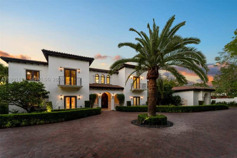 9 bedroom SingleFamilyResidence at 12575 Pine Needle Ln, Town & Ranch Ests, Pinecrest — photo 1