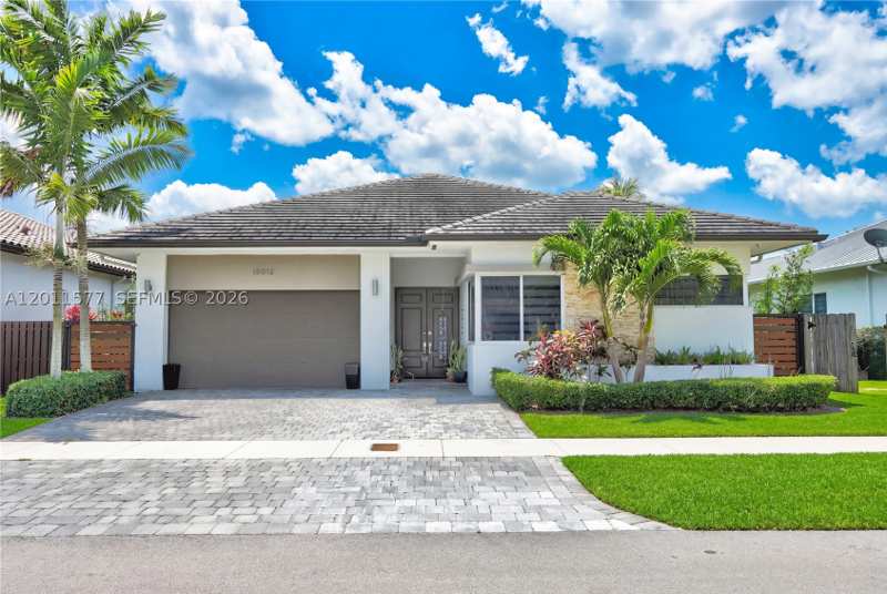 4 bedroom SingleFamilyResidence at 15012 SW 177th Ter, Venetian Parc, Miami — photo 1
