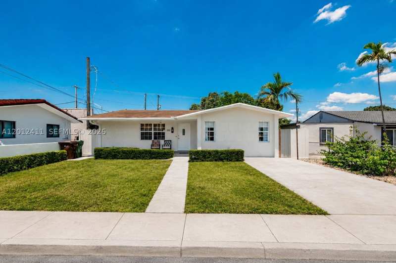 4 bedroom SingleFamilyResidence at 395 W 39th Pl, Plat Of Anacris, Hialeah — photo 1