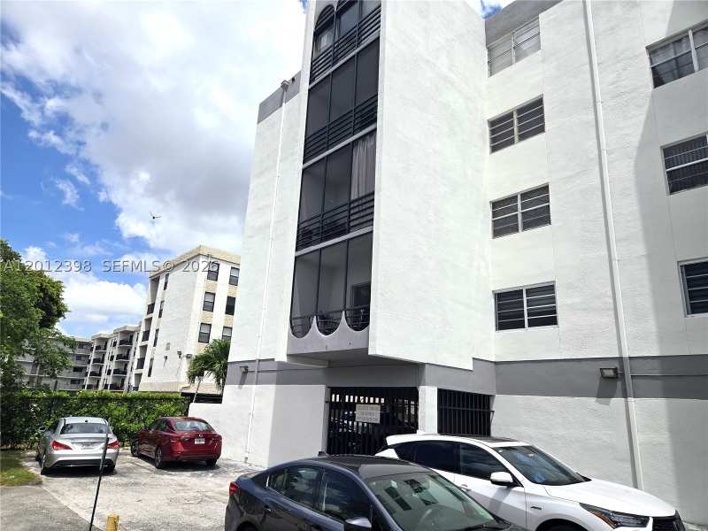 3 bedroom Condominium at 4670 W 13th Ln 507, Westland South Condo, Hialeah — photo 1