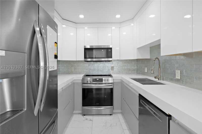 2 bedroom Condominium at 3675 N Country Club Dr 2008, Aventura Eldorado Condo, Aventura — photo 1