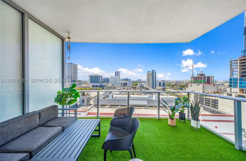2 bedroom Condominium at 851 NE 1st Ave 1408, Paramount Miami Worldcent, Miami — photo 1