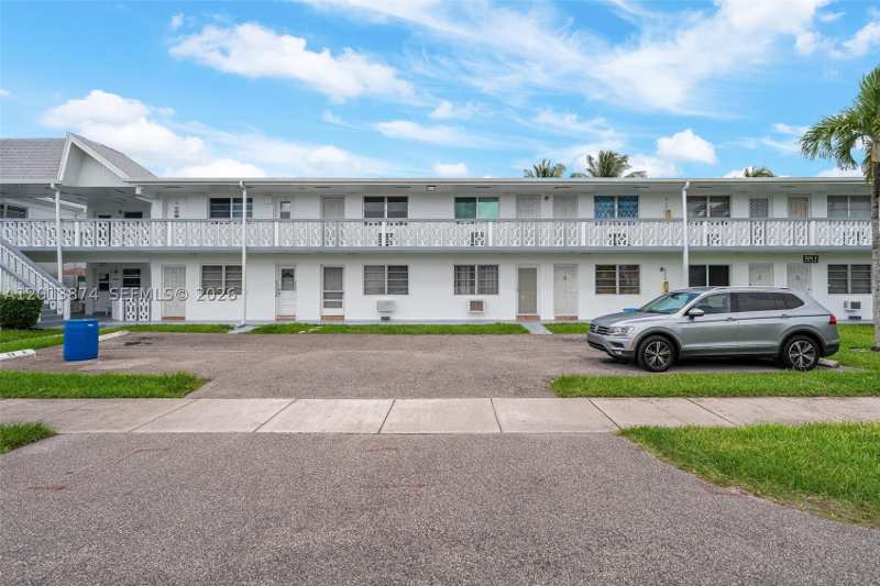 1 bedroom Condominium at 50 NW 204th St H7, Ro-Mont Gardens Andover H, Miami Gardens — photo 1