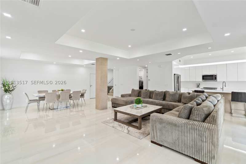 5 bedroom SingleFamilyResidence at 3188 NE 211th Ter, Aventura Lakes - Phase II, Aventura — photo 1