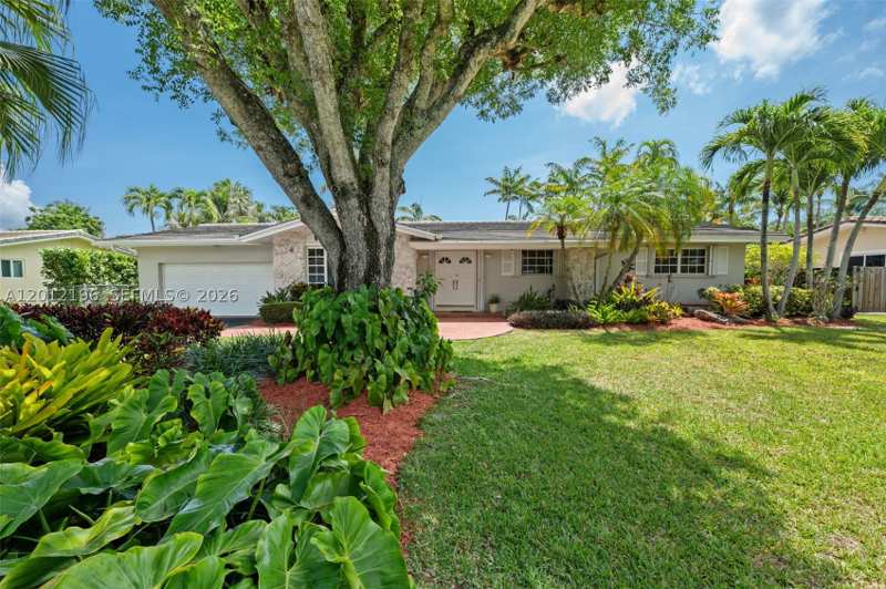 3 bedroom SingleFamilyResidence at 15705 SW 77th Ave, Palmetto Road Ests, Palmetto Bay — photo 1