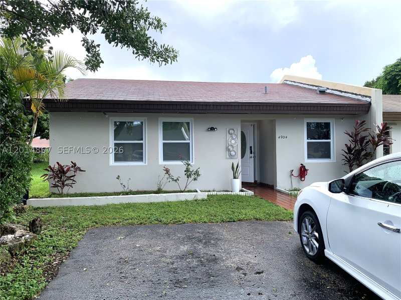 2 bedroom Townhouse at 4904 SW 139th Ct, Bent Tree Center, Miami — photo 1