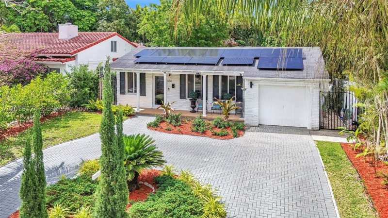2 bedroom SingleFamilyResidence at 634 NE 72nd Ter, Belle Meade Of Mia Sec 1, Miami — photo 1