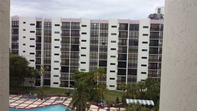 1 bedroom Condominium at 16909 N Bay Rd 914, Plaza Of Americas Condo P, Sunny Isles Beach — photo 1