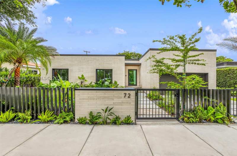 4 bedroom SingleFamilyResidence at 72 W Shore Dr W, Bay Heights 1st Addn, Miami — photo 1