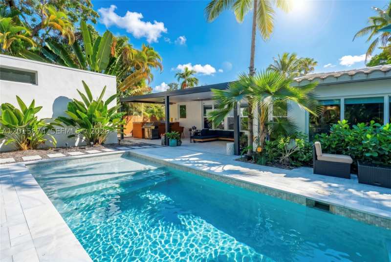 3 bedroom SingleFamilyResidence at 725 NE 81st St, Shorecrest, Miami — photo 1