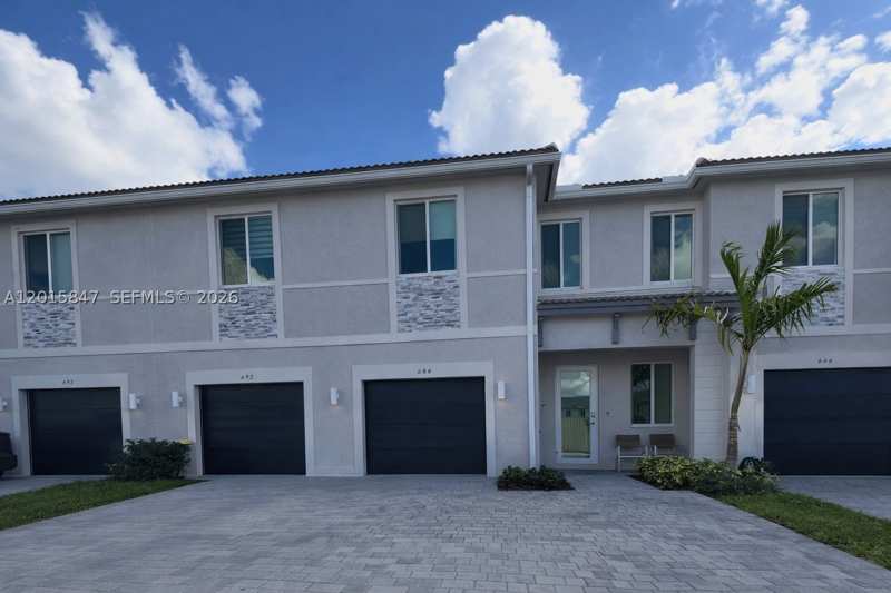 3 bedroom Townhouse at 686 SE 13th Ct, Miami Land And Developmen, Homestead — photo 1