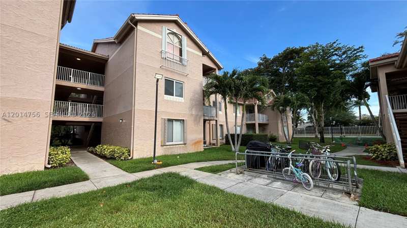 2 bedroom Condominium at 10420 SW 158th Ct 105, Royal Palm Place, Miami — photo 1