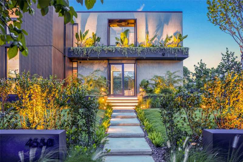 5 bedroom SingleFamilyResidence at 4550 N Jefferson Ave, Nautilus Extension 4th, Miami Beach — photo 1