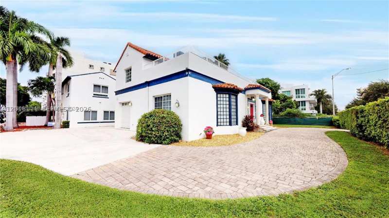 10 bedroom SingleFamilyResidence at 1400 West Ave, Alton Beach Bay Front Re-, Miami Beach — photo 1