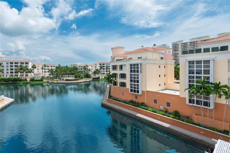 3 bedroom Condominium at 737 Crandon Blvd 402, Lake Villa Two Condo, Key Biscayne — photo 1