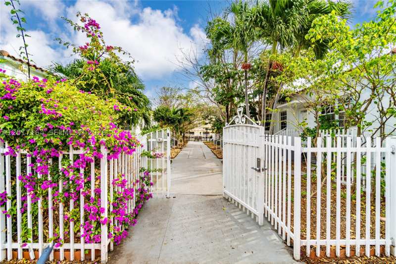 1 bedroom Condominium at 8401 Crespi Blvd 3, Oasis On The Beach Condo, Miami Beach — photo 1