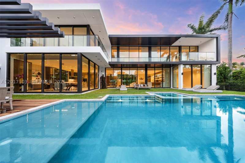 6 bedroom SingleFamilyResidence at 2520 Shelter Ave, Sunset Islands-Island No, Miami Beach — photo 1