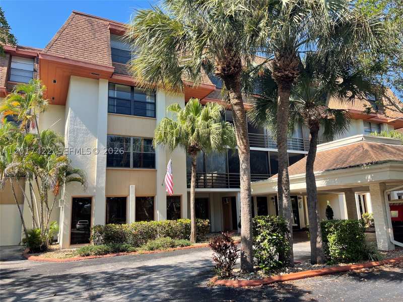 1 bedroom Condominium at 671 NE 195th St 207-E, Cedar Glenn Condo, Miami — photo 1