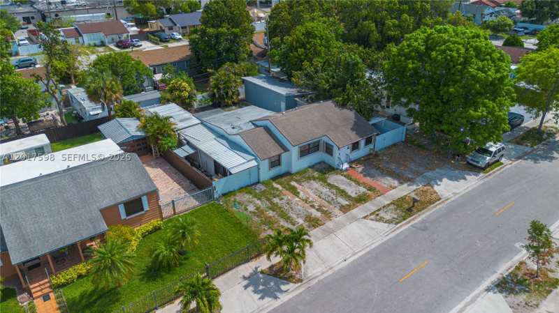 4 bedroom SingleFamilyResidence at 661 E 7th St, Marjohn Park, Hialeah — photo 1
