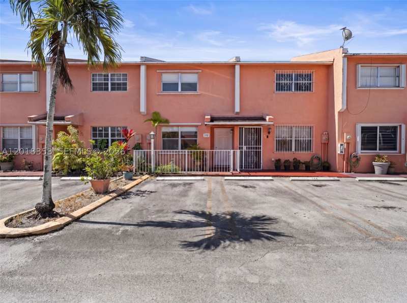 2 bedroom Townhouse at 100 SW 110th Ave 142, Paradise Villas Condo, Sweetwater — photo 1