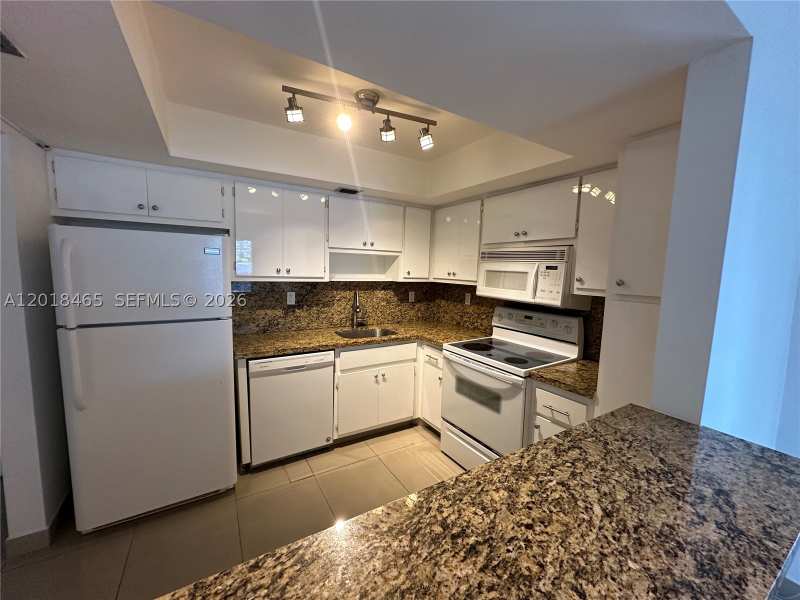 1 bedroom Condominium at 7118 Bonita Dr 305, Fountain Towers Condo, Miami Beach — photo 1