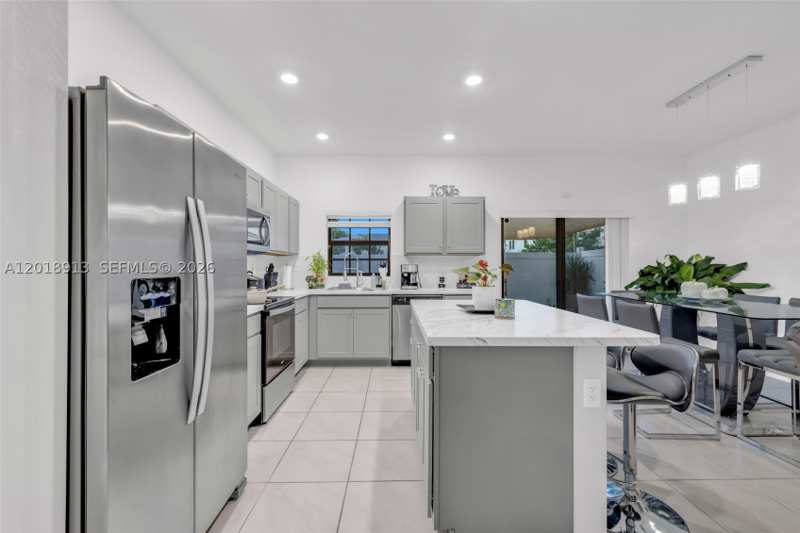 3 bedroom Townhouse at 730 SW 12th St, Regal Palm Subdivision, Florida City — photo 1