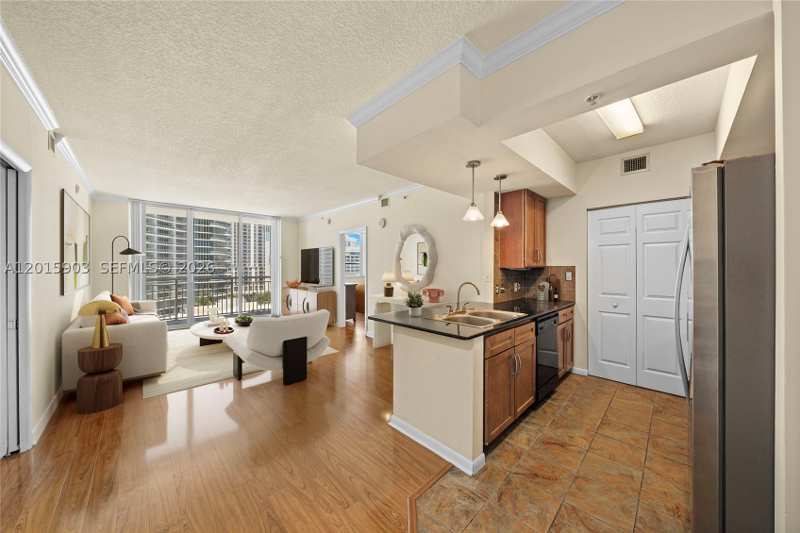 2 bedroom Condominium at 2000 N Bayshore Dr 1005, Cite Condo, Miami — photo 1