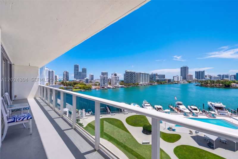 1 bedroom Condominium at 900 Bay Dr 606, King Cole Condo, Miami Beach — photo 1
