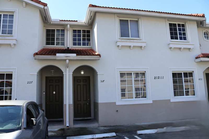 3 bedroom Townhouse at 21211 NW 14th Place 3-27, Majorca Isles II Condo, Miami Gardens — photo 1