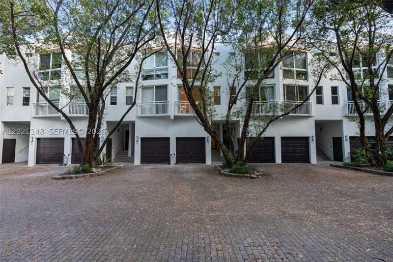 3 bedroom Condominium at 325 Meridian Ave 5, Meridian Place Condo, Miami Beach — photo 1