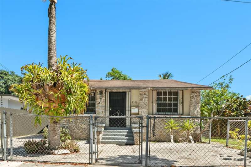 2 bedroom SingleFamilyResidence at 1053 NW 28th St, Santa Clara Sub, Miami — photo 1