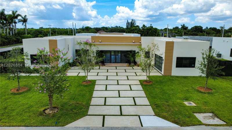 5 bedroom SingleFamilyResidence at 17277 SW 288th St, Estates of Biscayne, Homestead — photo 1