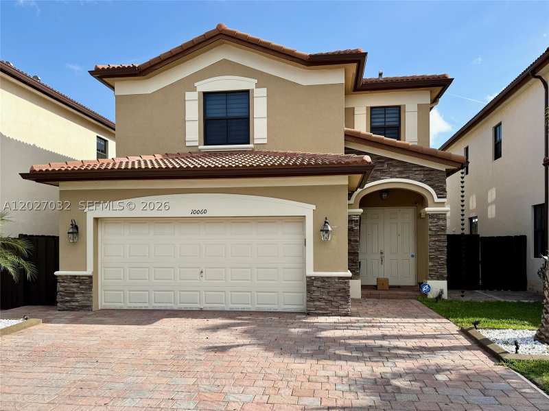 3 bedroom SingleFamilyResidence at 10060 NW 86th Ter, Isles At Grand Bay, Doral — photo 1