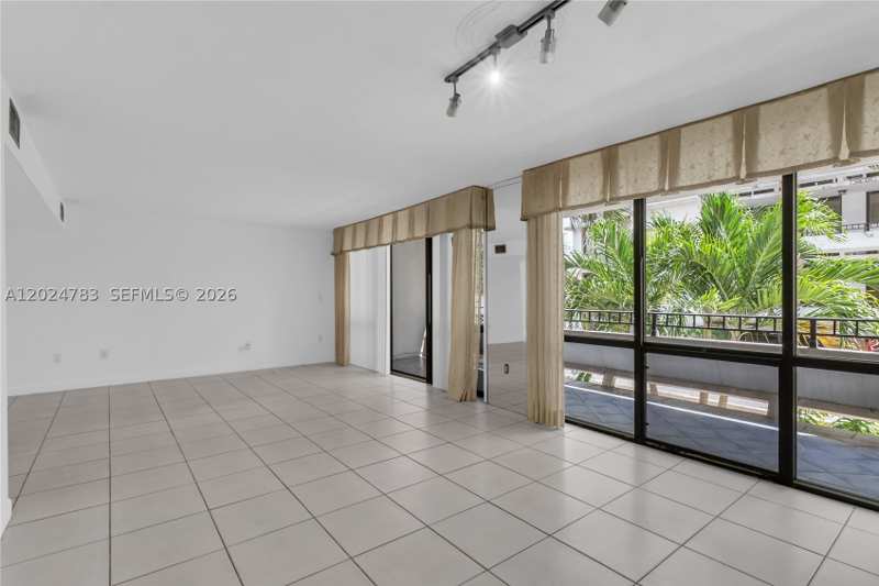 3 bedroom Condominium at 13951 Kendale Lakes Cir 208A, Towers Of Kendale Lakes C, Miami — photo 1