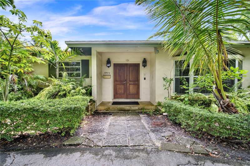 4 bedroom SingleFamilyResidence at 6980 SW 104th St, Kendall Gardens, Pinecrest — photo 1