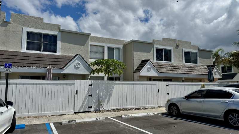 1 bedroom Condominium at 4540 SW 68th Ct Cir 43-7, Gables Point Condo I, Miami — photo 1