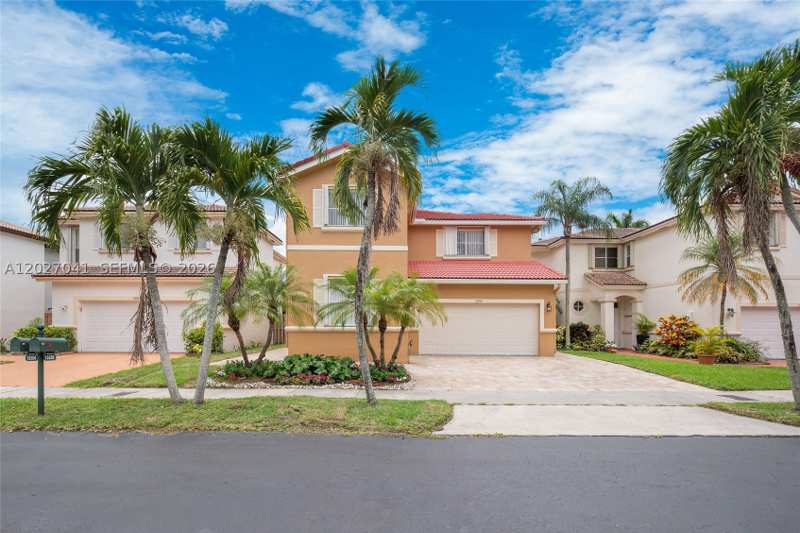 4 bedroom SingleFamilyResidence at 15558 SW 112th Dr, Sunflower At The Hammocks, Miami — photo 1