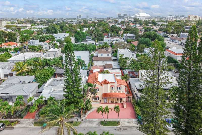4 bedroom SingleFamilyResidence at 1727 SW 11th Ter, Shenandoah, Miami — photo 1