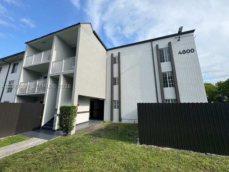 1 bedroom Condominium at 4800 NW 79th Ave 208, Doral Gardens II Condo, Doral — photo 1