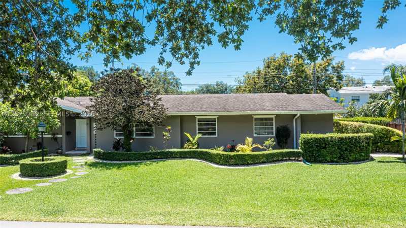 5 bedroom SingleFamilyResidence at 6760 SW 62nd Ter, Tranquility Ests, South Miami — photo 1