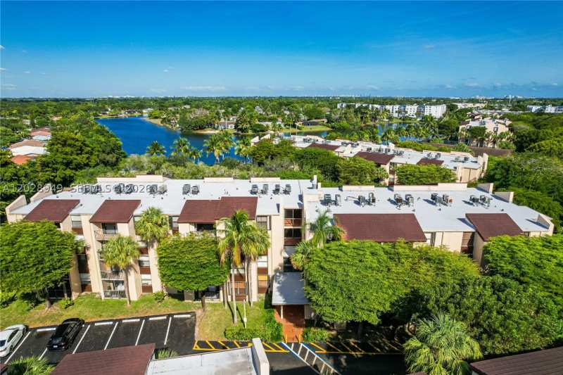 1 bedroom Condominium at 14501 N Kendall Dr 212H, Promenade At Kendale Lake, Miami — photo 1