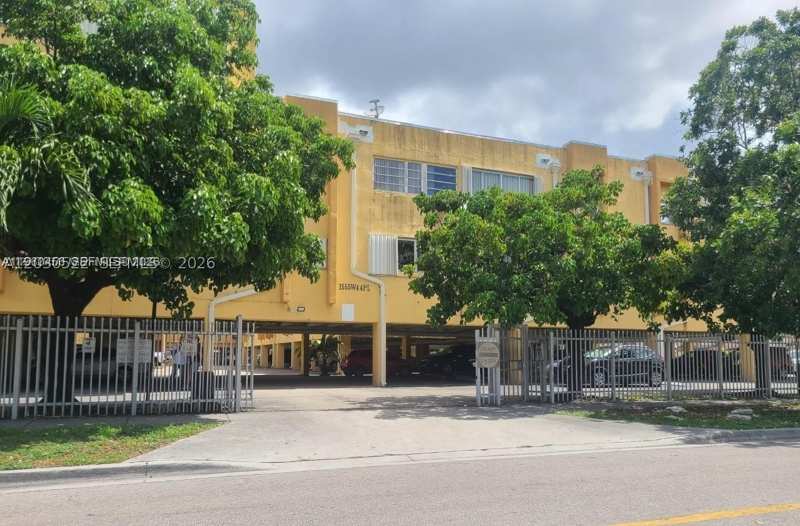 3 bedroom Condominium at 1555 W 44th Pl 225D, St Andrews Court Condo, Hialeah — photo 1