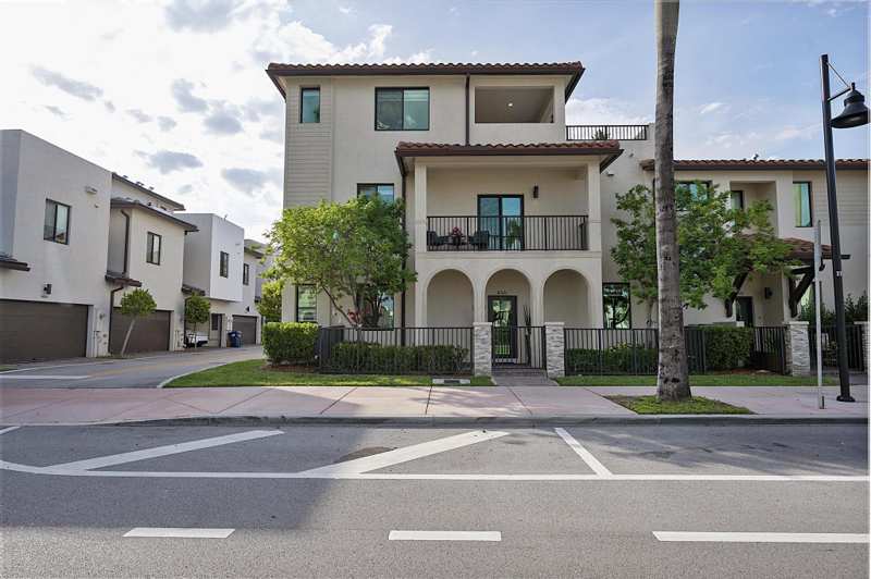 3 bedroom Townhouse at 8321 Central Park Boulevard, Downtown Doral South Phase, Doral — photo 1