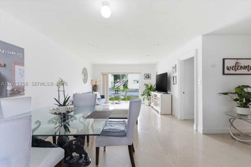 1 bedroom Condominium at 7680 SW 82nd St H121, Village At Dadeland Condo, Miami — photo 1