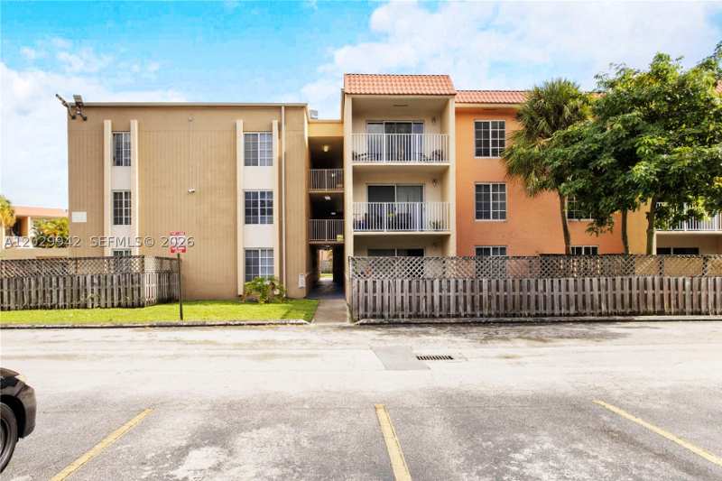 2 bedroom Condominium at 5201 Geneva Way 211, Doral Gardens II Condo, Doral — photo 1