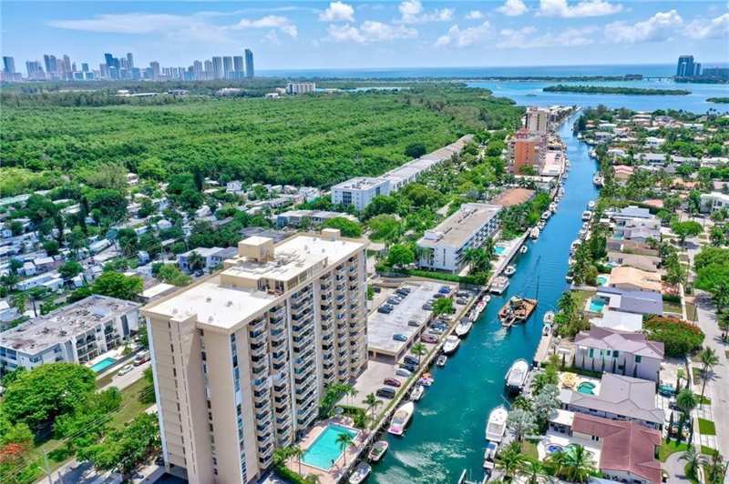 1 bedroom Condominium at 2350 NE 135th Street 1212, Vecino Del Mar, North Miami — photo 1