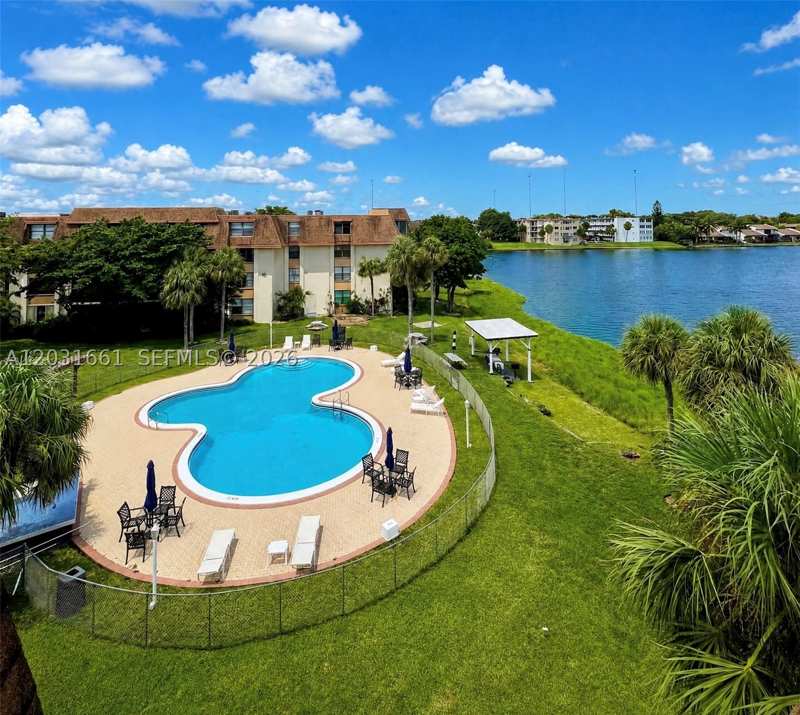 2 bedroom Condominium at 671 NE 195th St 425-E, Cedar Glenn Condo Apts Ea, Miami — photo 1