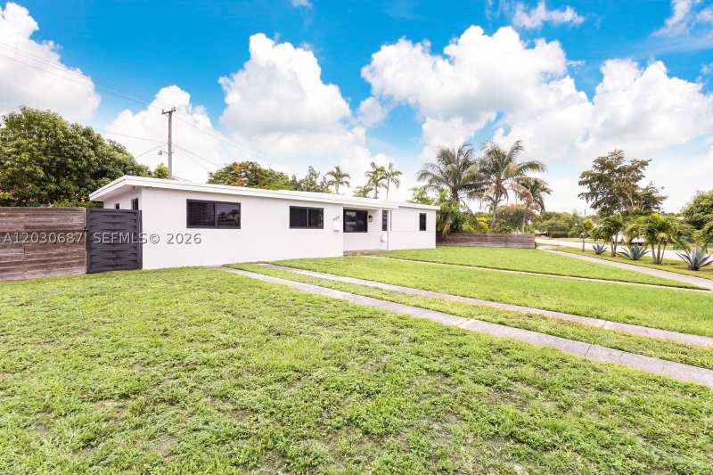 4 bedroom SingleFamilyResidence at 11431 SW 40th Ter, Westwood Lake, Miami — photo 1