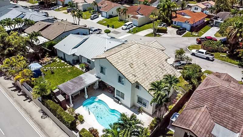 4 bedroom SingleFamilyResidence at 8532 SW 211th Ter, Centennial Sec 1, Cutler Bay — photo 1